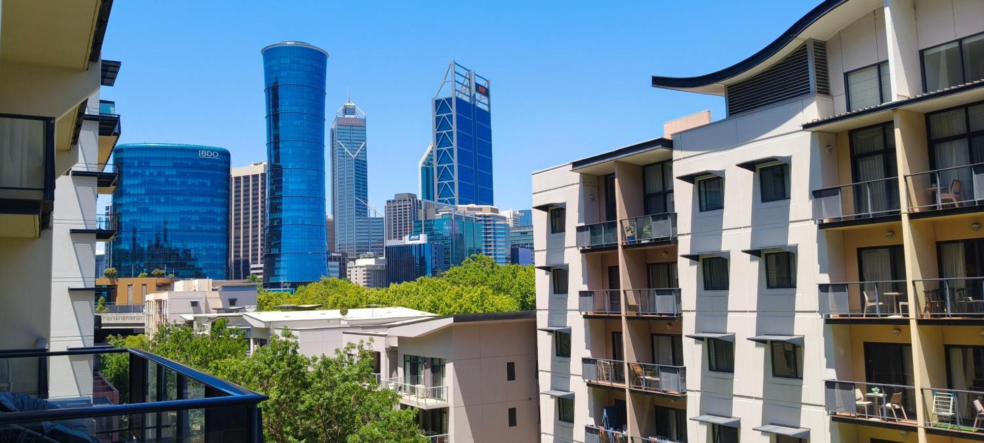 Apartment Resort-style Living In Cbd - 2x2 *