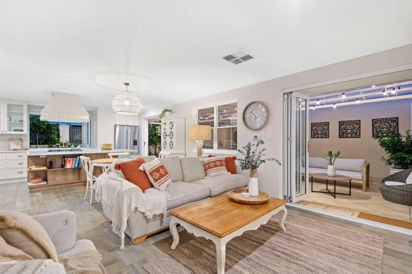 Apartment Coastal Retreat Modern In Scarborough Perth