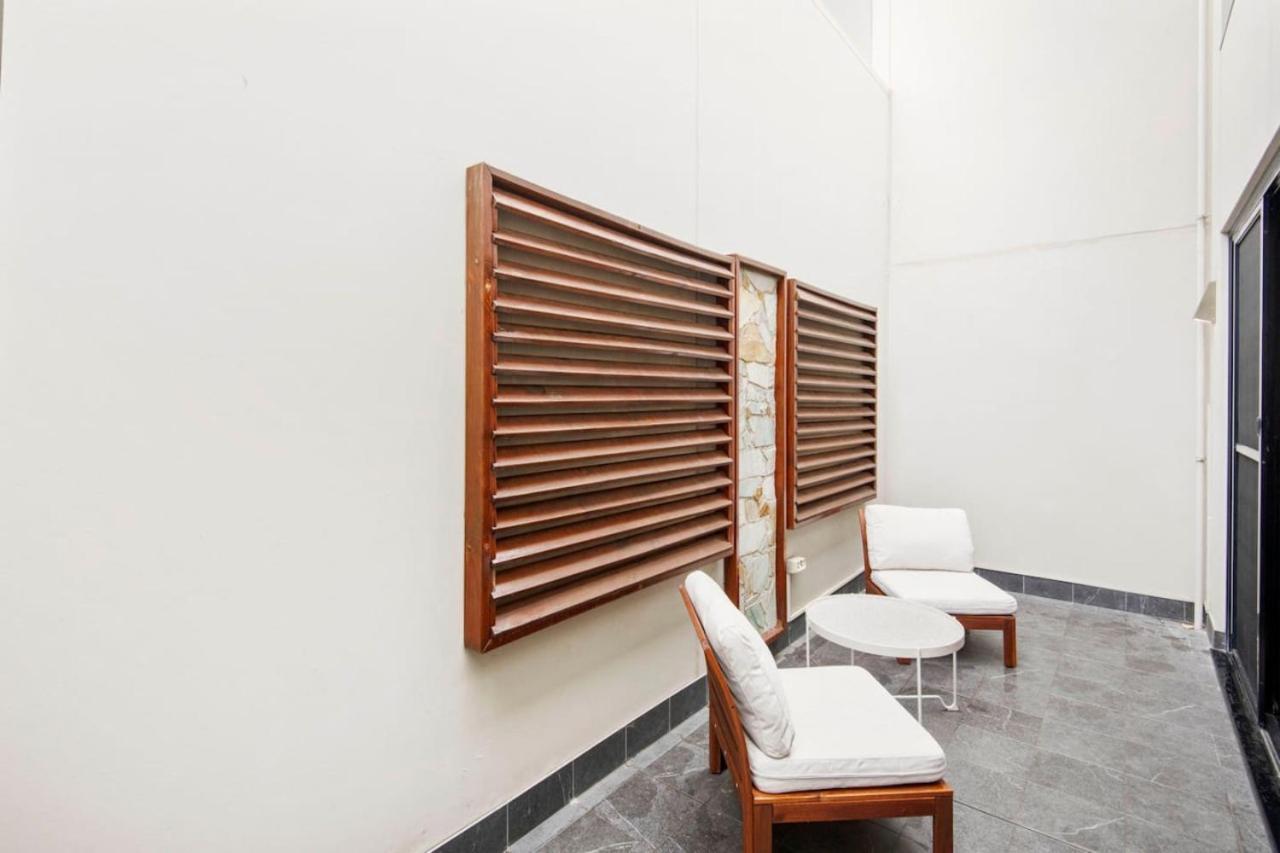 Contemporary Subi With Amenities Apartment *