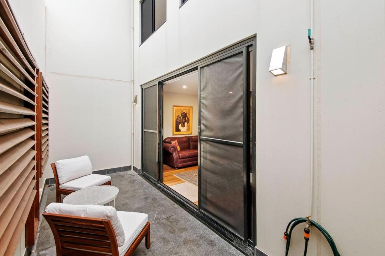 Apartment Contemporary Subi With Amenities *