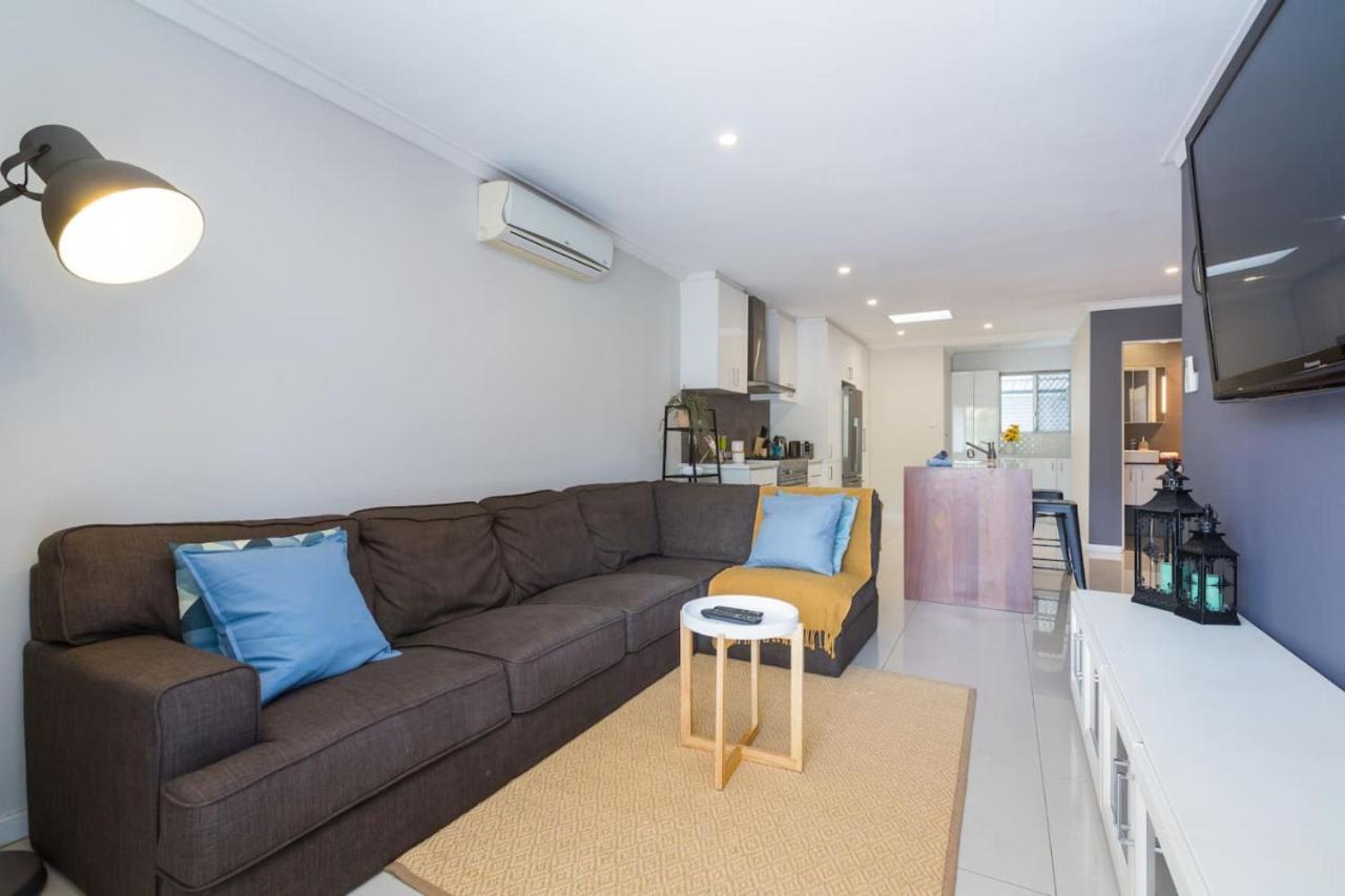 The Perfect Family Escape Modern Huge Backyard Holiday home *