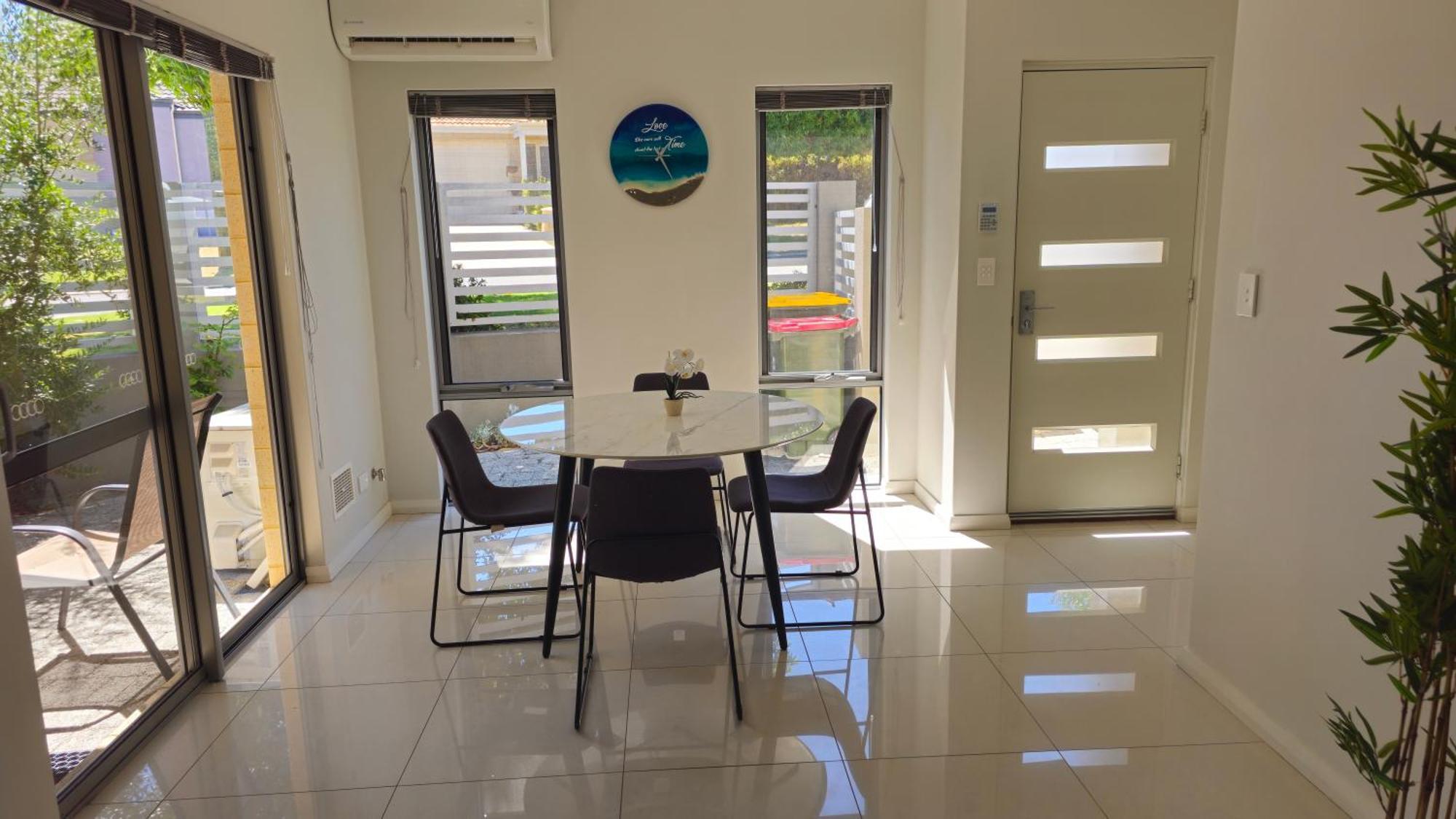 Cozy Urban Escape - 11km From Cbd