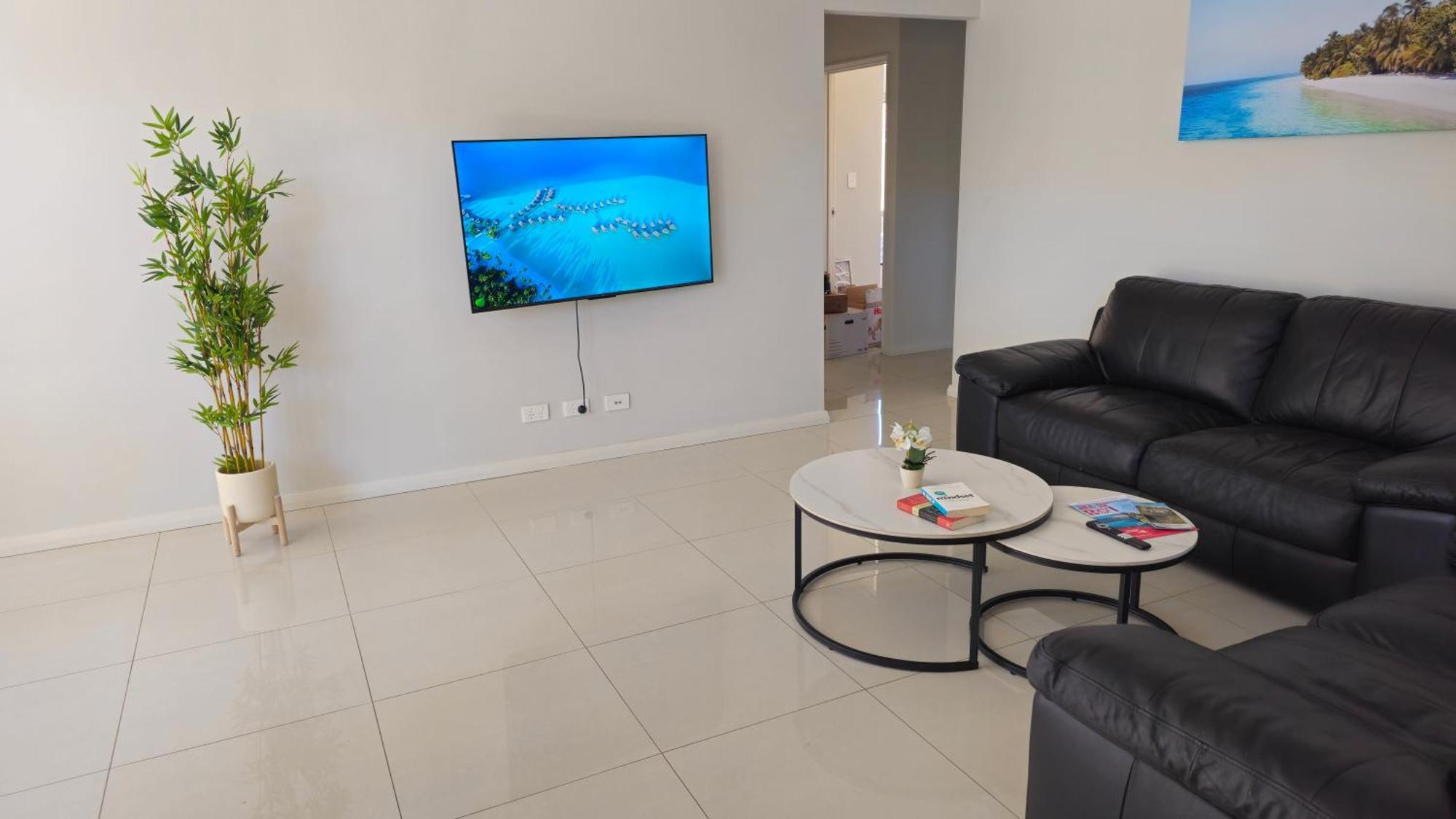 Cozy Urban Escape - 11km From Cbd Perth