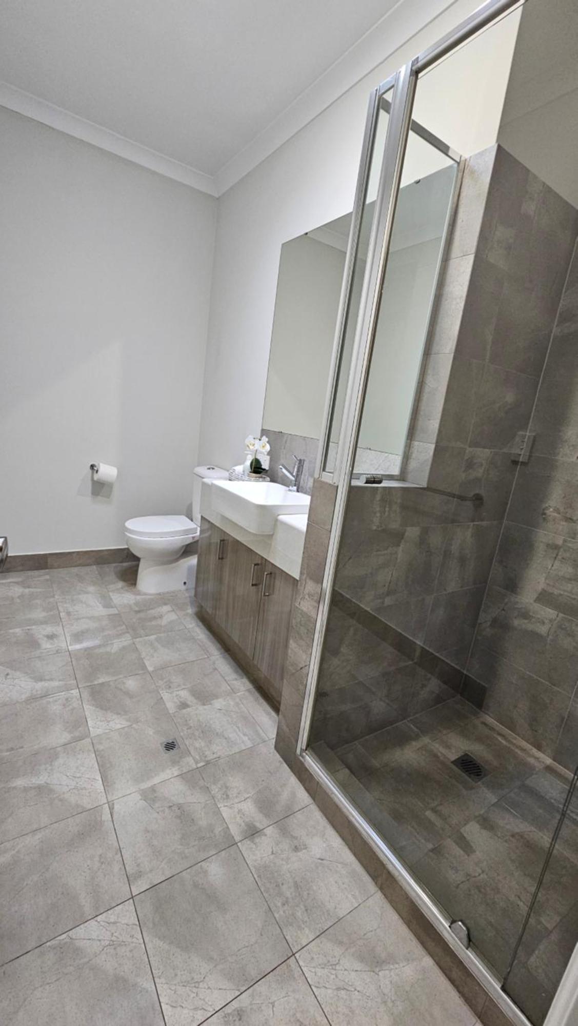 Cozy Urban Escape - 11km From Cbd