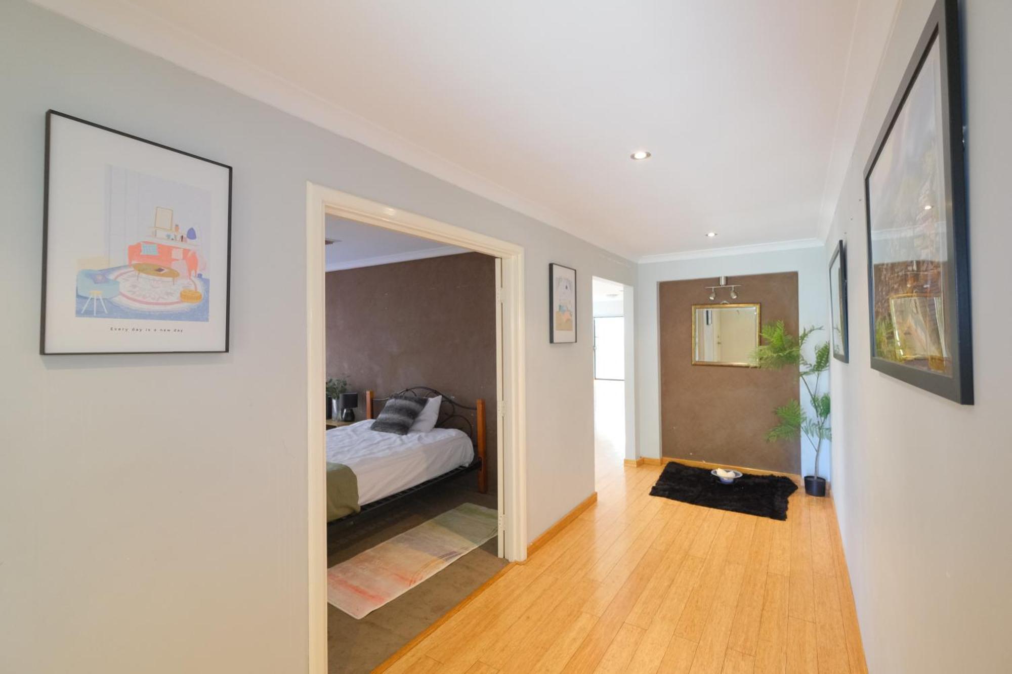 Holiday home Airport 5br Retreat - Full Kitchen & Tranquil