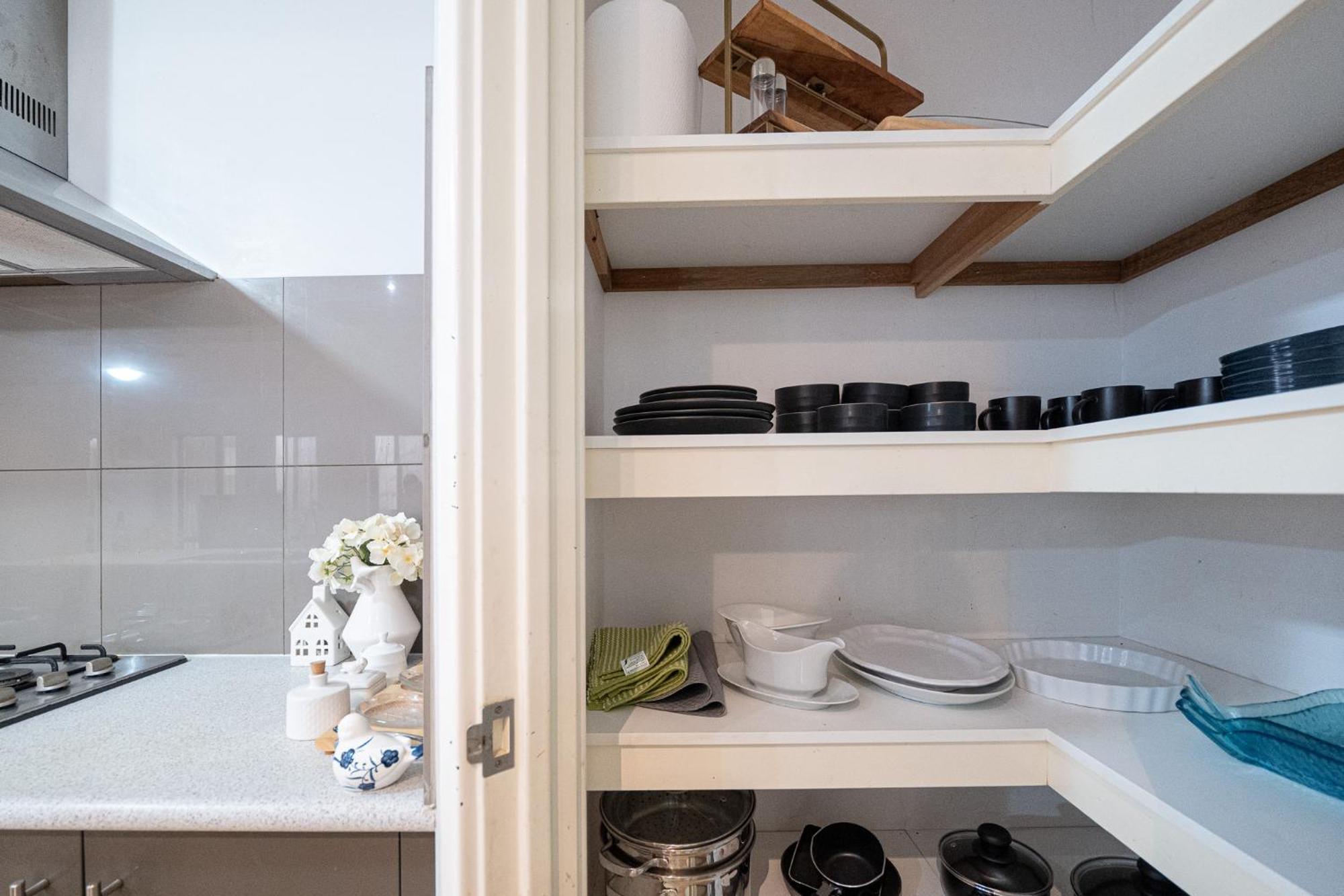 Airport 5br Retreat - Full Kitchen & Tranquil Holiday home *