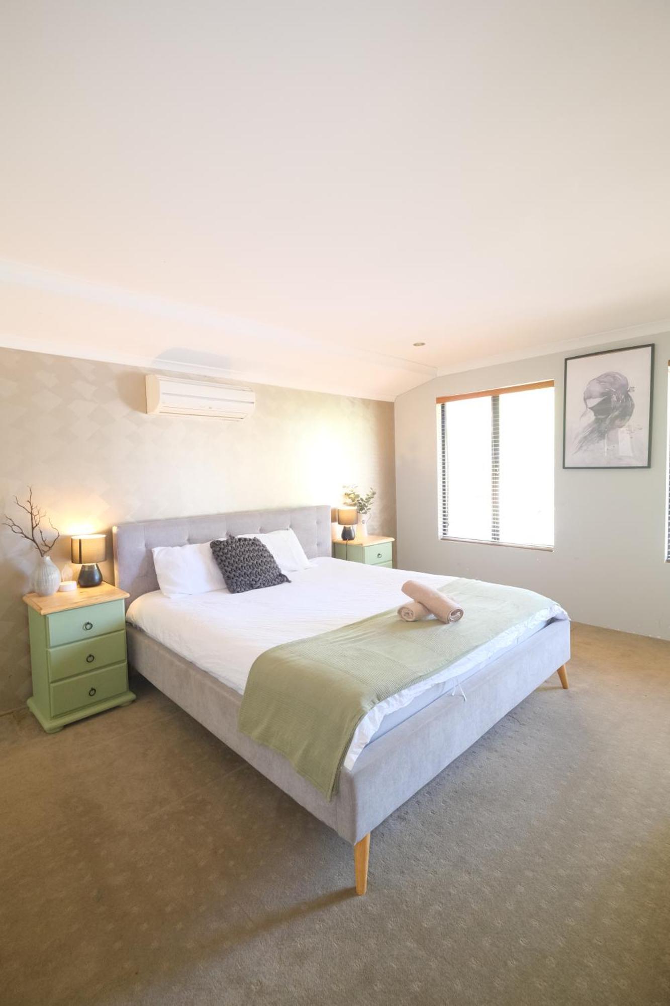 Holiday home Airport 5br Retreat - Full Kitchen & Tranquil