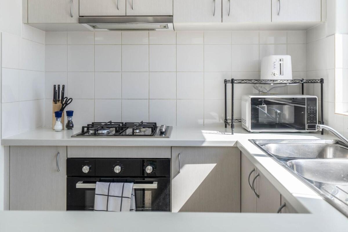 Spacious 4 Bedroom House In Southern River Holiday home *