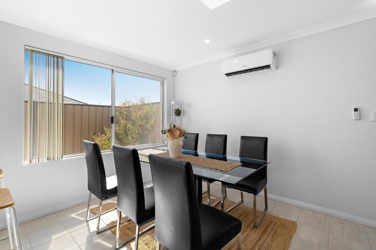 Holiday home Spacious 4 Bedroom House In Southern River Perth