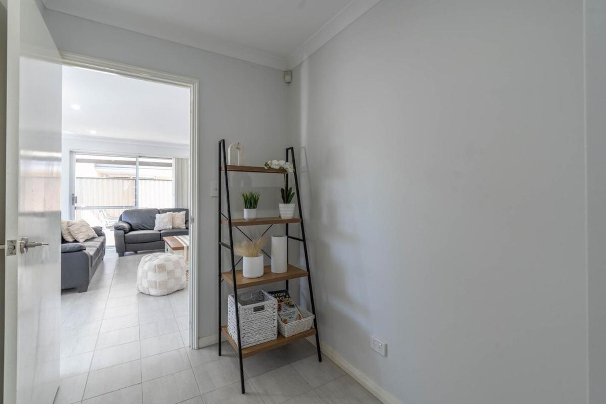 Spacious 4 Bedroom House In Southern River Holiday home *