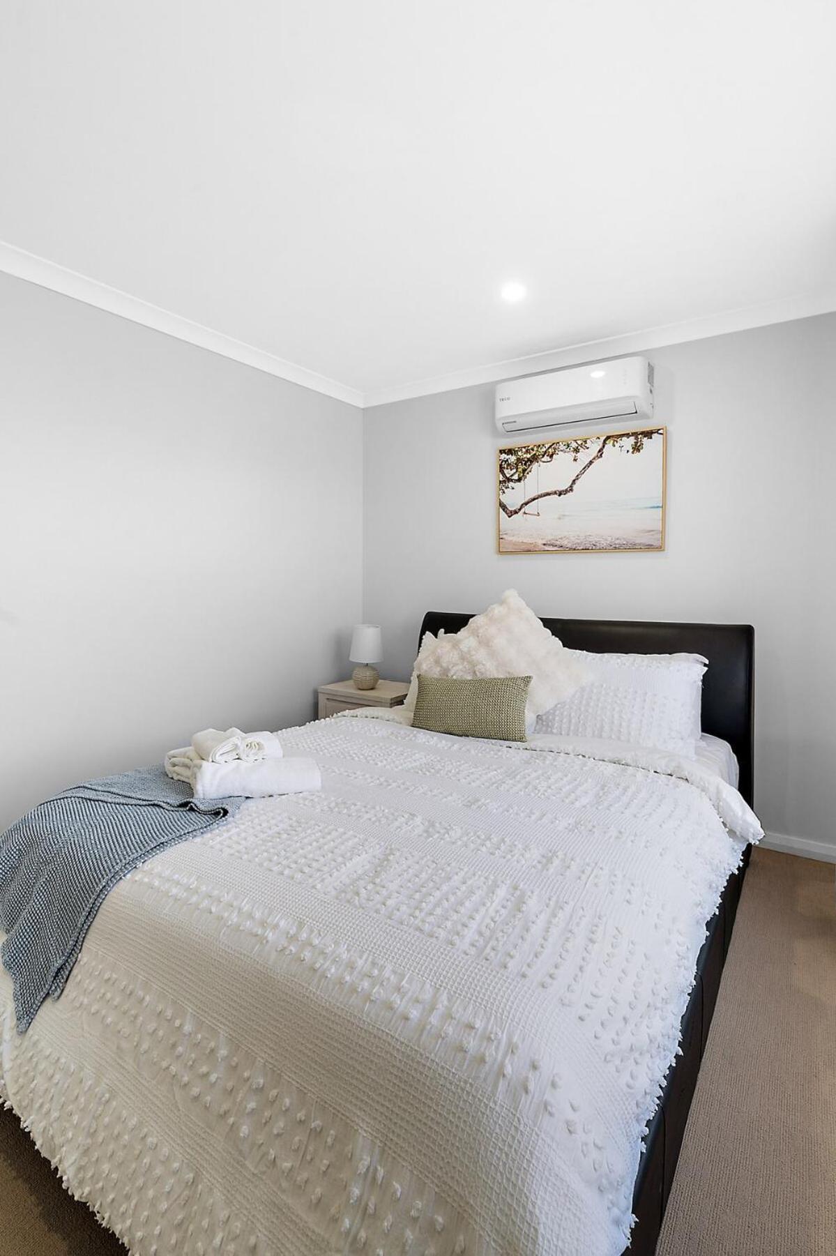 Spacious 4 Bedroom House In Southern River Holiday home *