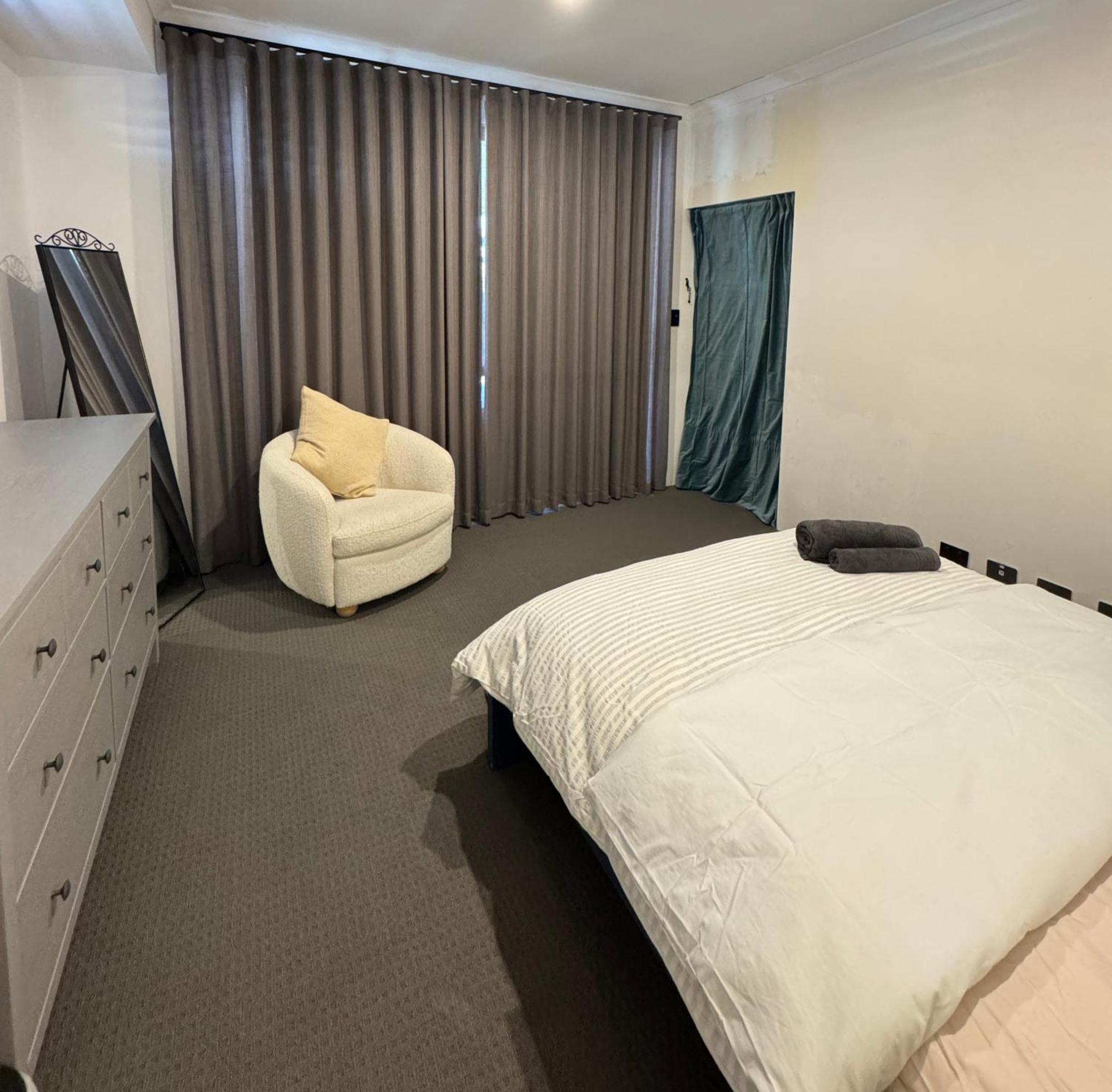Homestay Decembre House - 24hrs Self Check-in In Belmont Perth