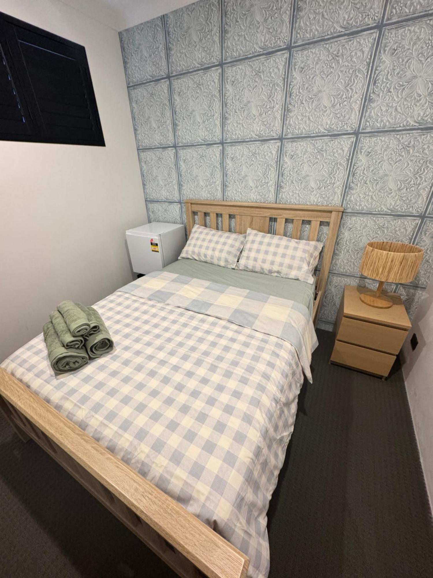 Decembre House - 24hrs Self Check-in In Belmont Homestay *