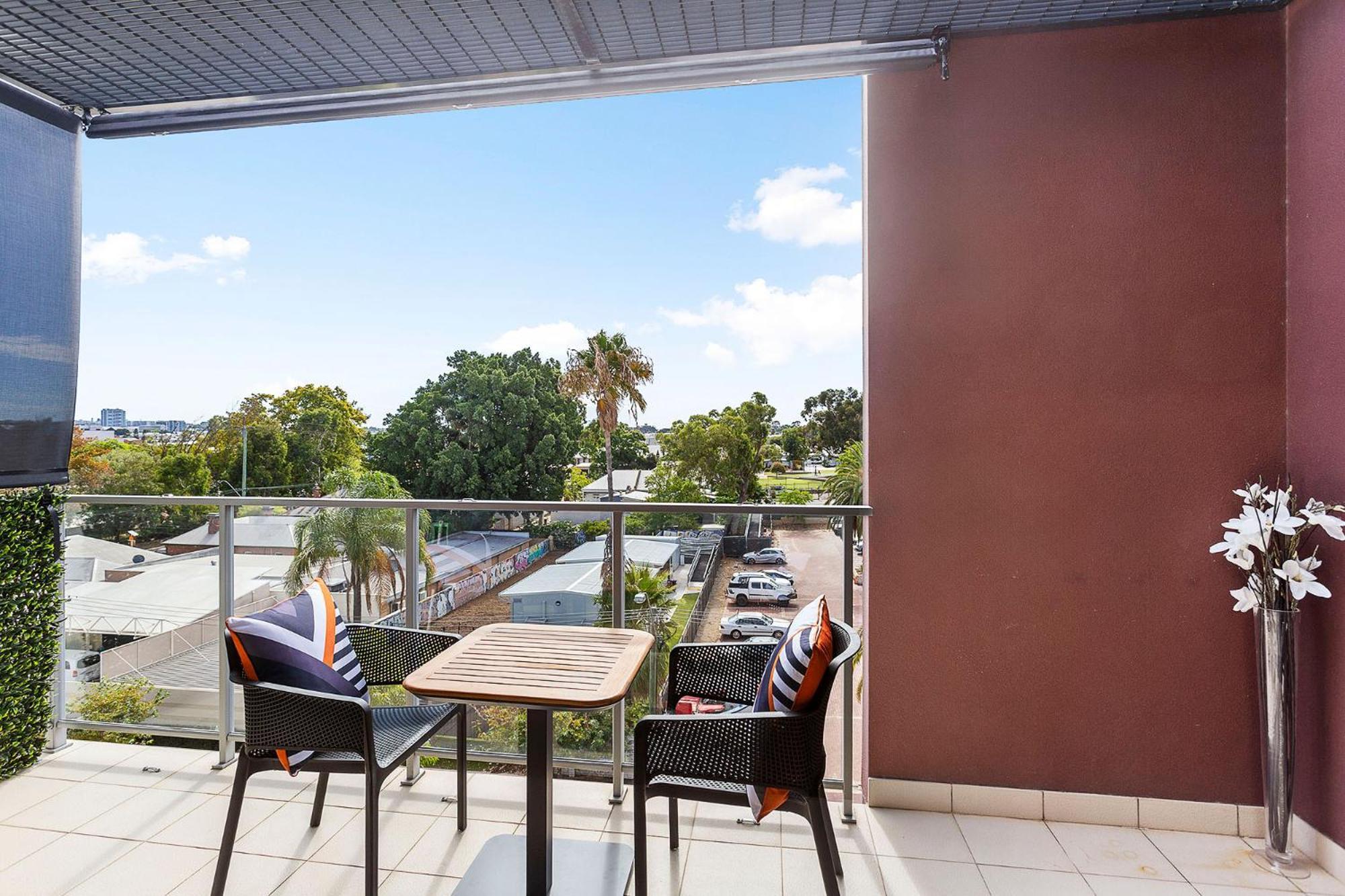 1bdr Parking On Beaufort Street Apartment