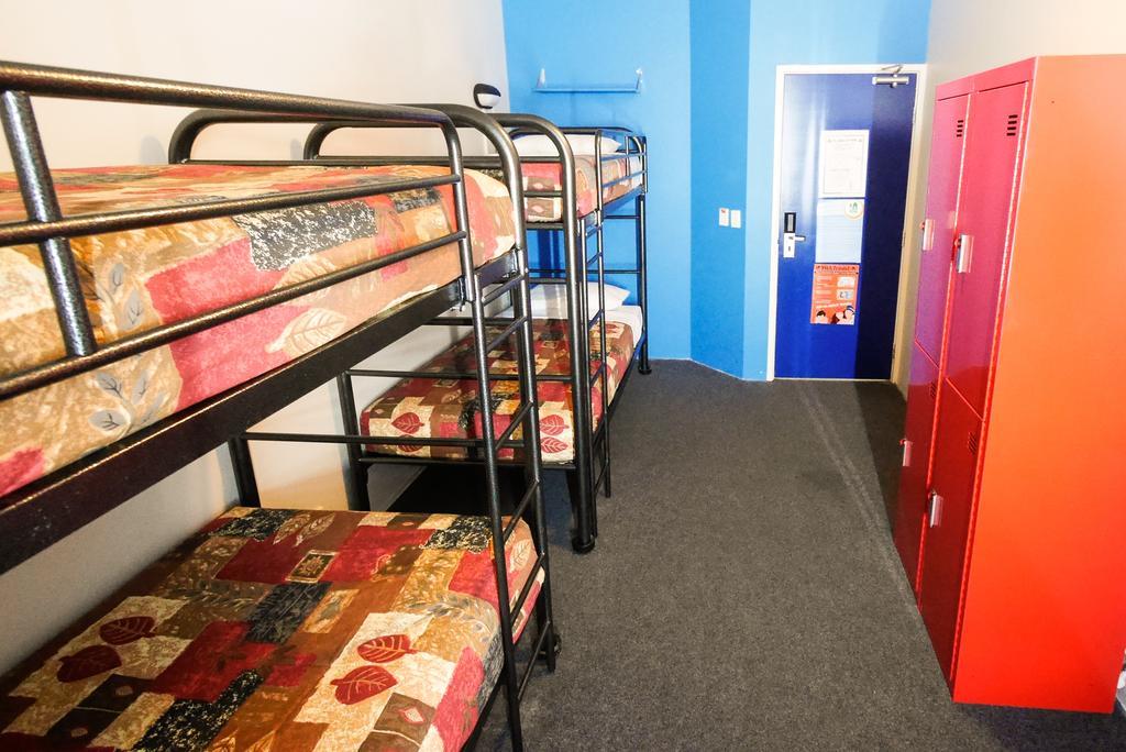 Yha Hostel *
