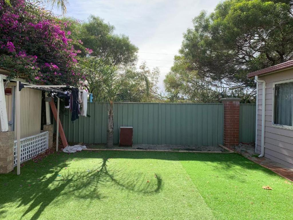 Lovely Double Share Bathroom And Kitchen Homestay Perth