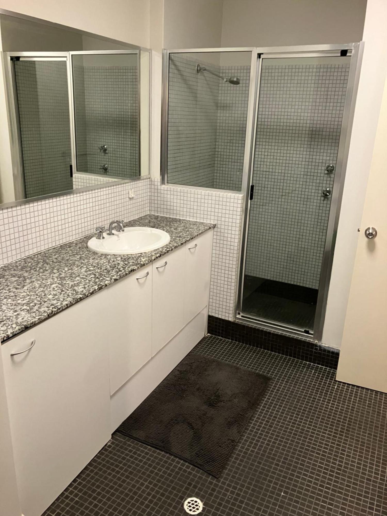 Great Place In Cbd - Min 3 Mths * Perth