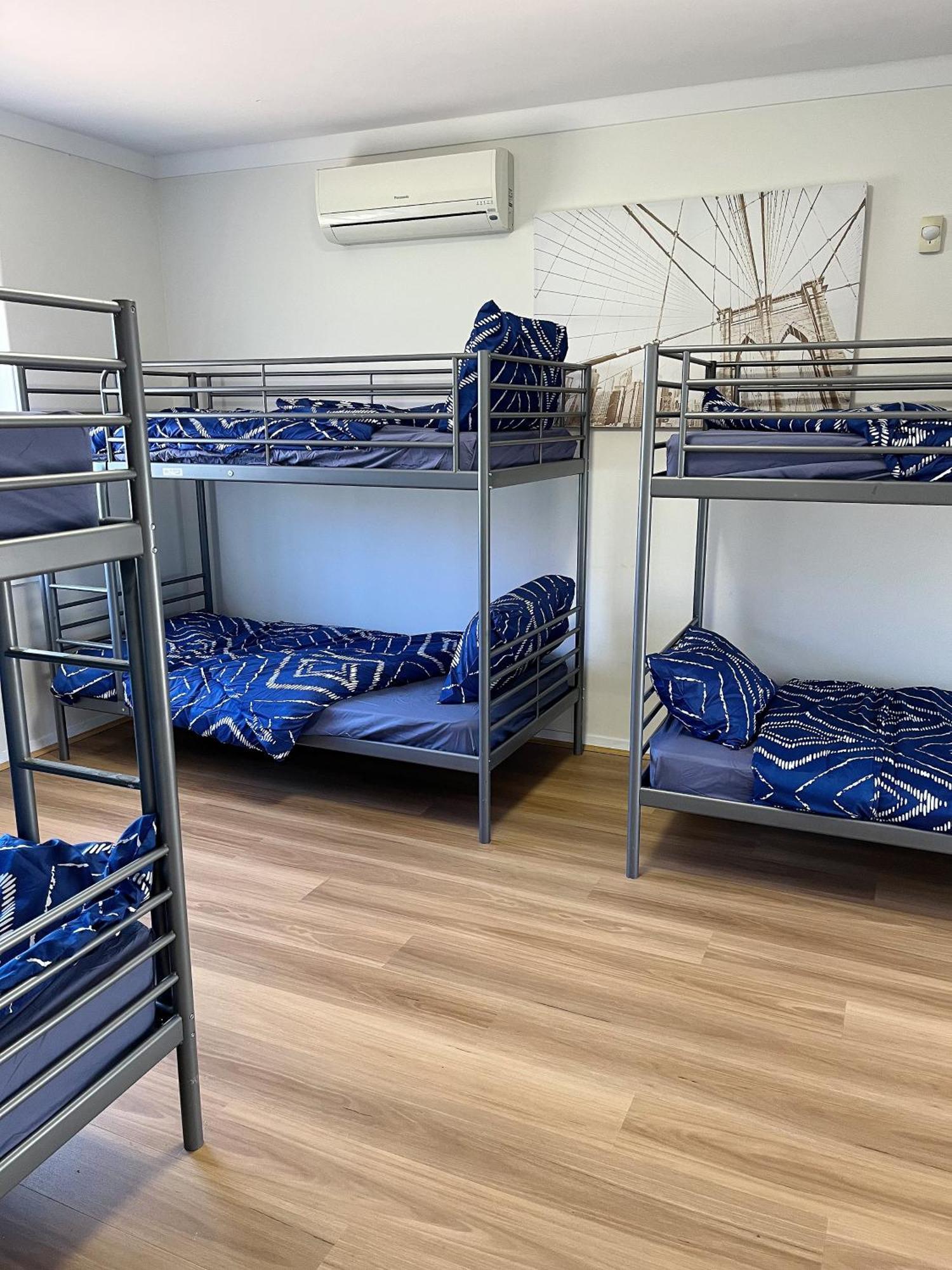 Youcomeau Hostel *