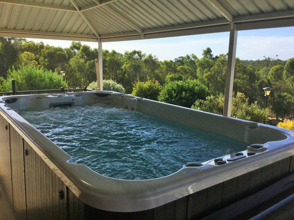 Brigadoon Retreat Farm stay *