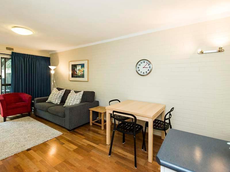Rosalie 13 Apartment