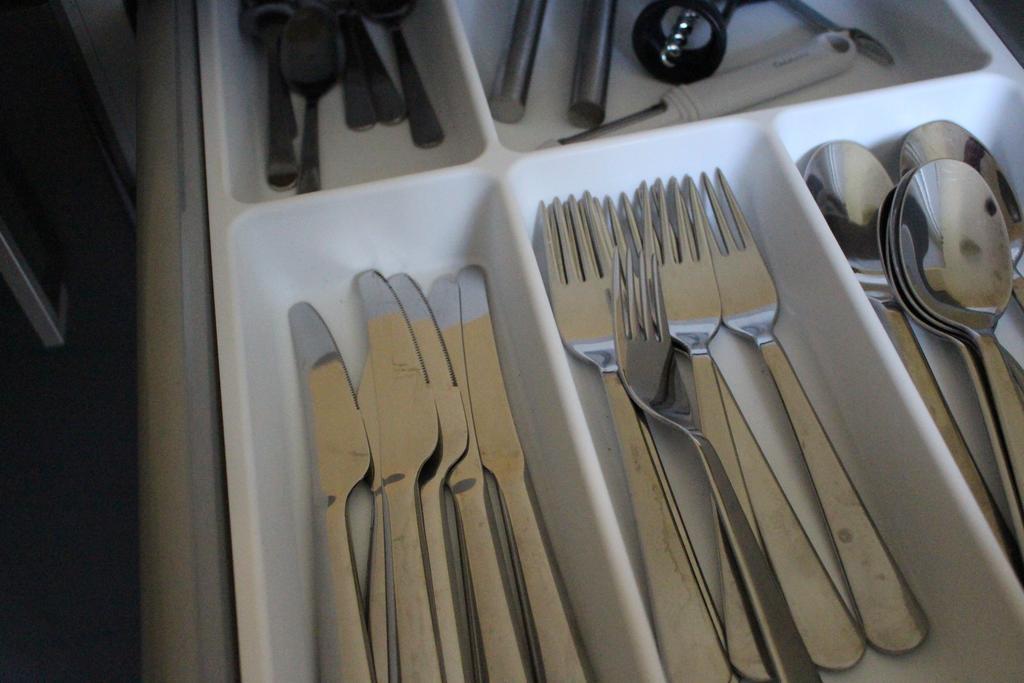 Apartment 2 Bedroom Deluxe Serviced Apartments Victoria Park Perth -5 Mins Walk Aldi & Cafe Strip
