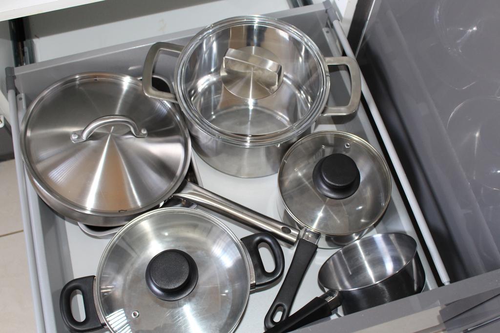 2 Bedroom Deluxe Serviced Apartments Victoria Park Perth -5 Mins Walk Aldi & Cafe Strip * Perth