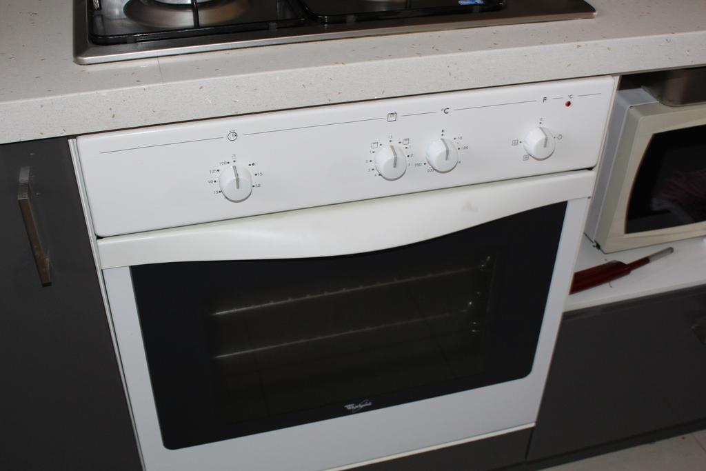 2 Bedroom Deluxe Serviced Apartments Victoria Park Perth -5 Mins Walk Aldi & Cafe Strip Perth