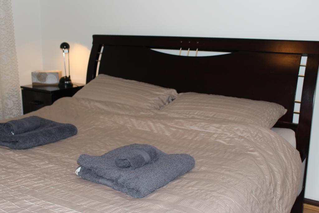 2 Bedroom Deluxe Serviced Apartments Victoria Park Perth -5 Mins Walk Aldi & Cafe Strip Apartment Perth