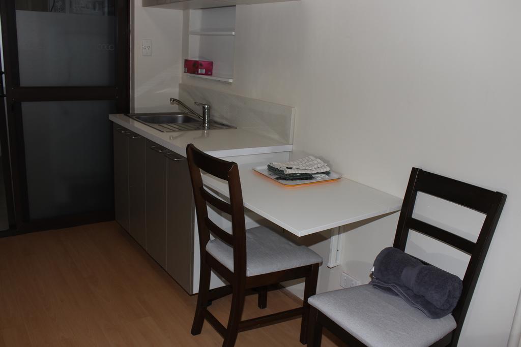 2 Bedroom Deluxe Serviced Apartments Victoria Park Perth -5 Mins Walk Aldi & Cafe Strip Perth