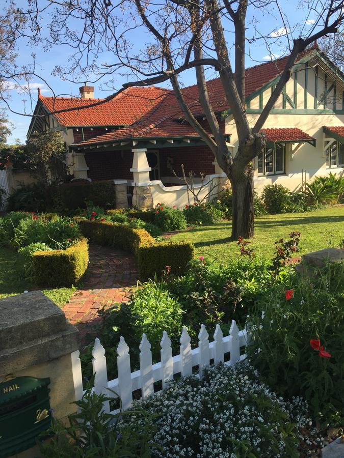Bed & Breakfast Exley House *