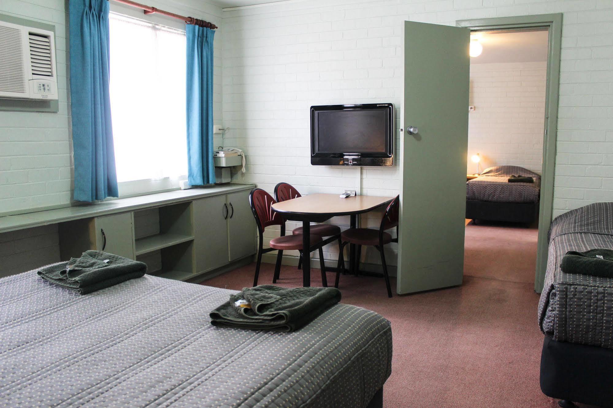 Waters Motel