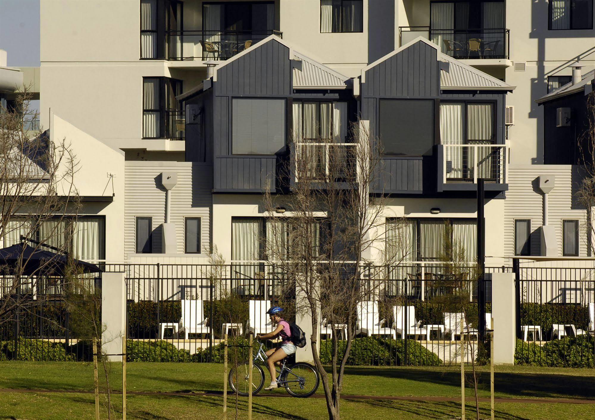 Aparthotel Assured Ascot Quays 4*