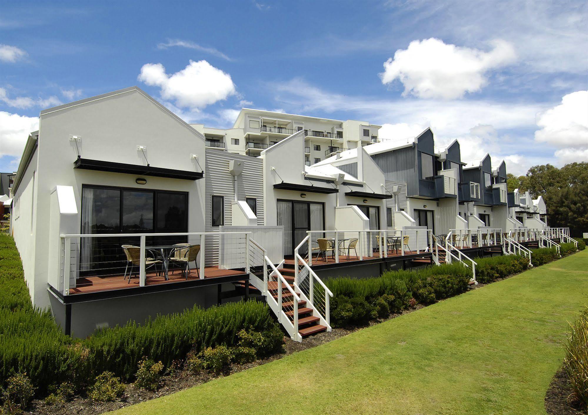 Aparthotel Assured Ascot Quays 4*