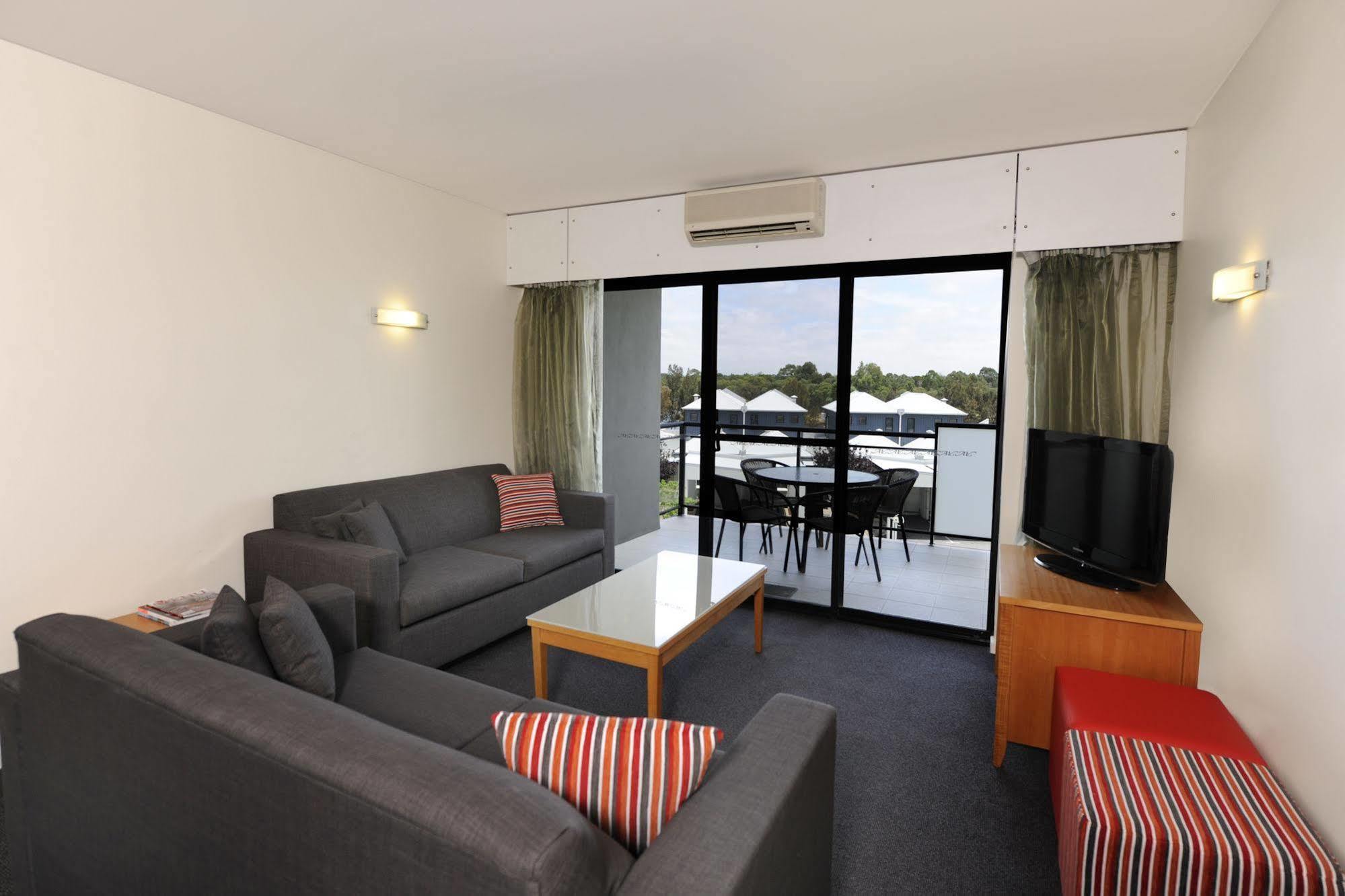 Aparthotel Assured Ascot Quays 4*