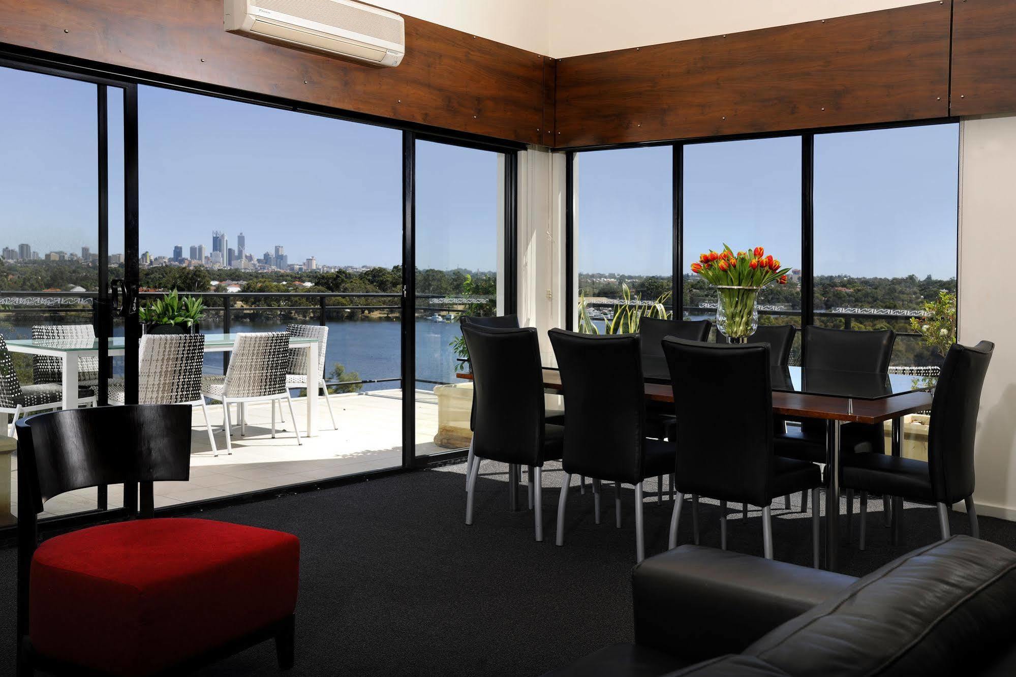 Aparthotel Assured Ascot Quays 4*