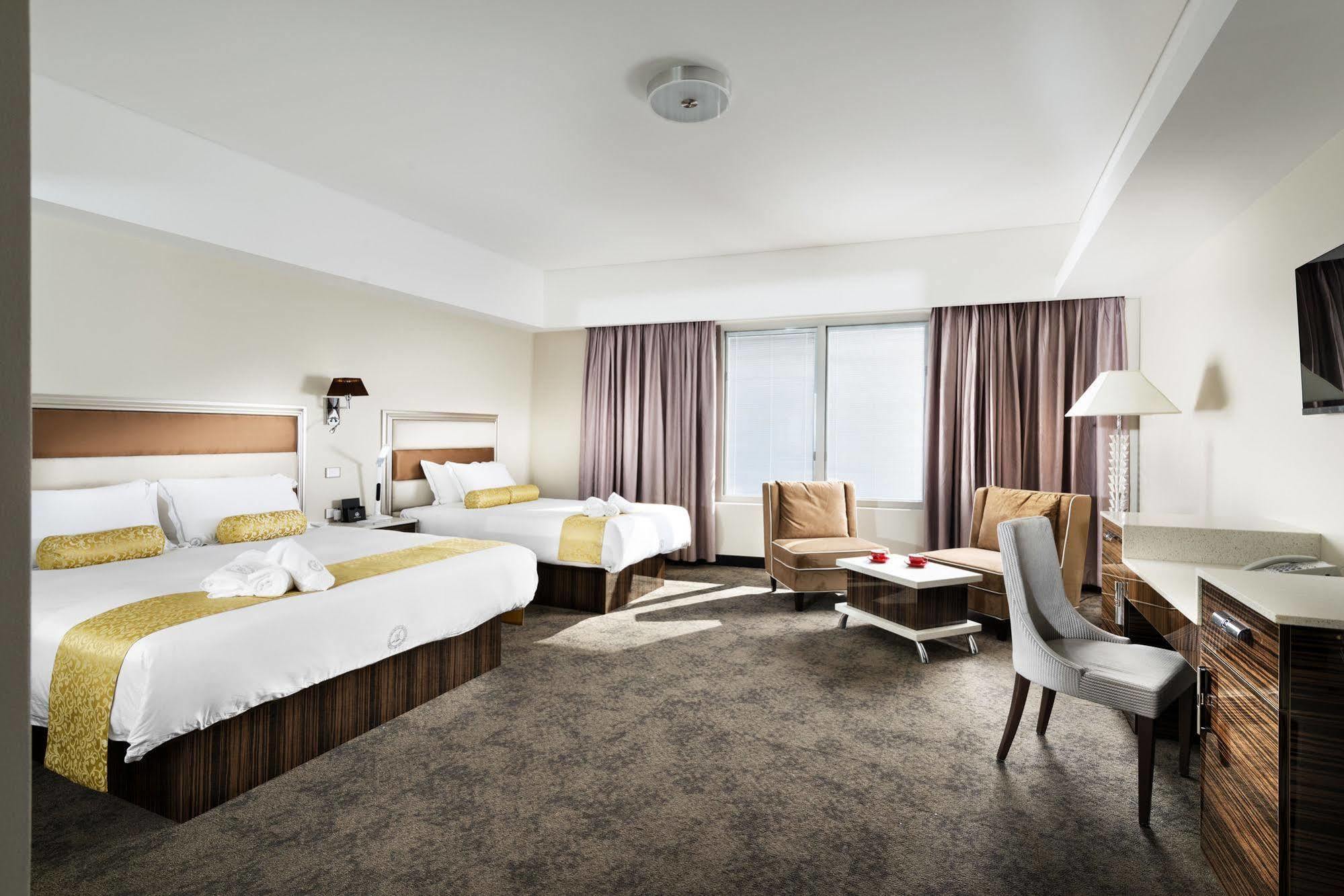Hotel Swan River 4*