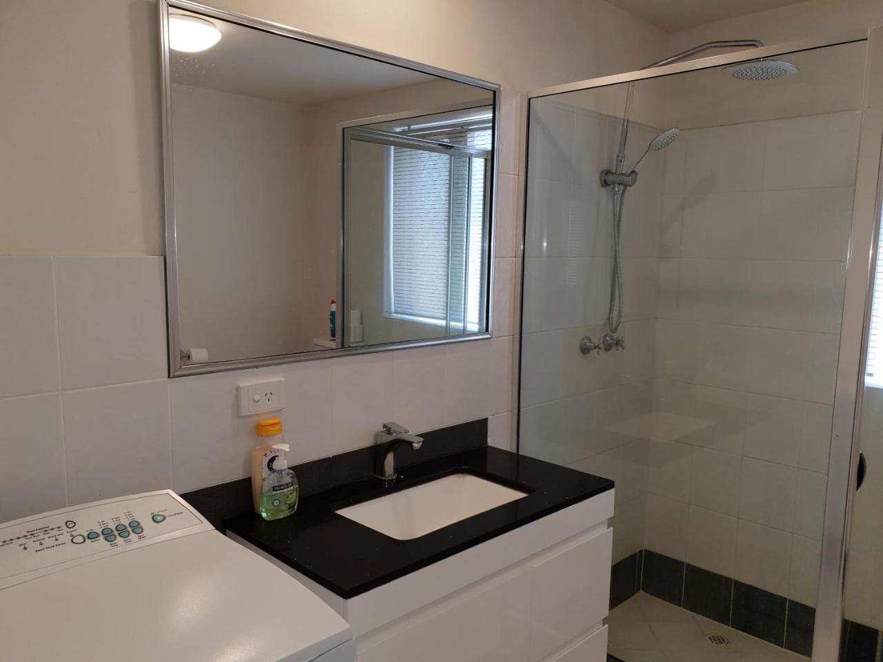Apartment Mt.lawley Superb 2 Bedroom Location Comfort, Style 3