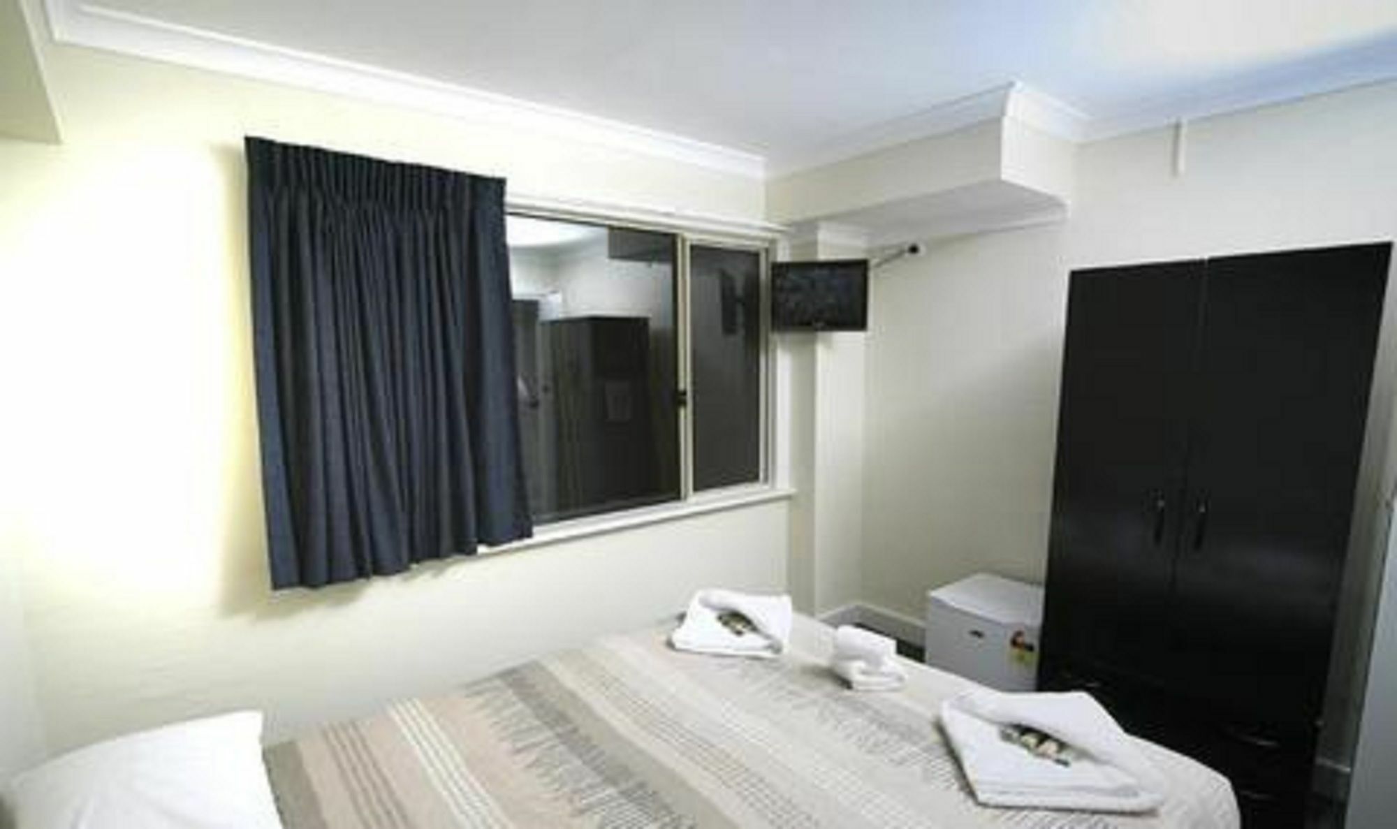 Scarborough Apartments 2*