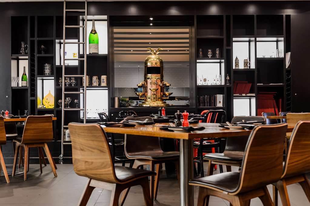 Parmelia Hilton