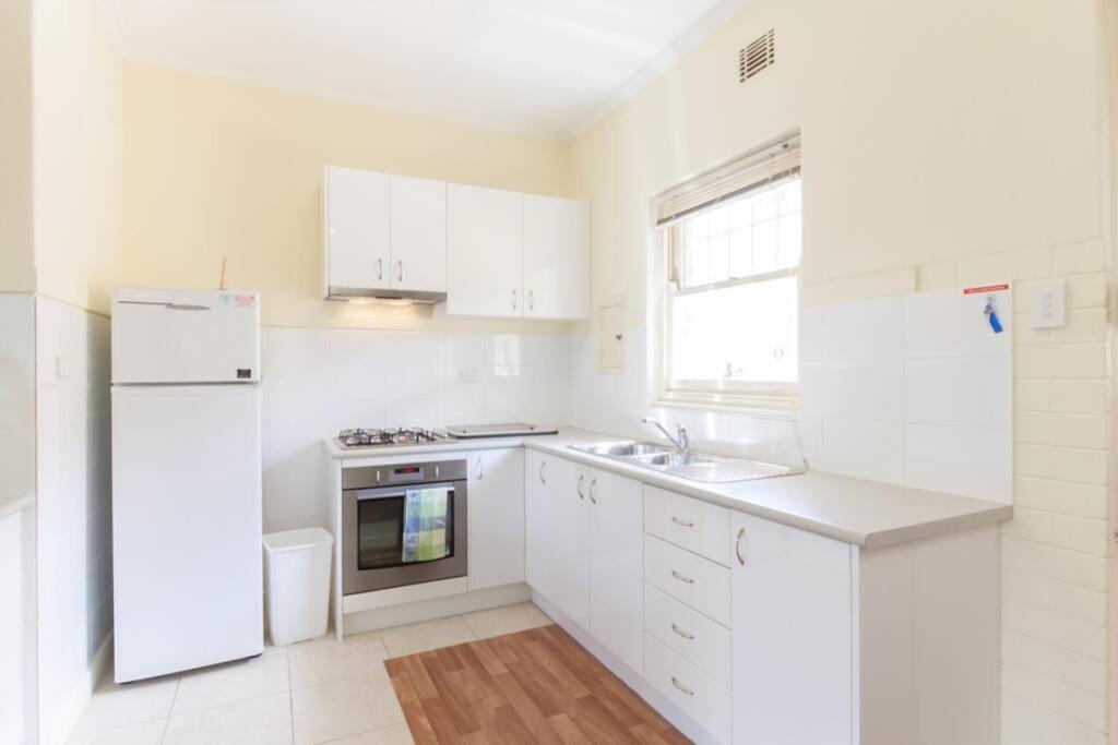 Apartment B5 Crawley 1 Brm & Sleepout Near Uwa Perth