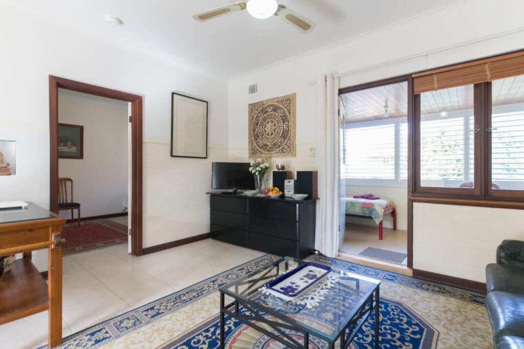Apartment B9 Crawley 1 Brm & Sleepout Near Uwa Perth