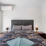 Stirling Apartment 2- Modern Central Apartment