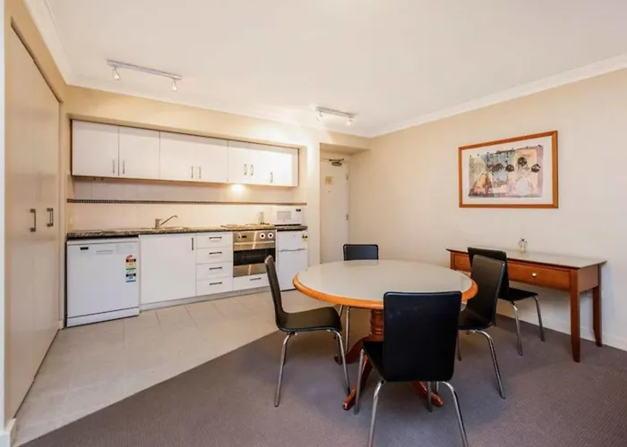 Conveniently Located 2 Bedroom Apartment In The Cbd
