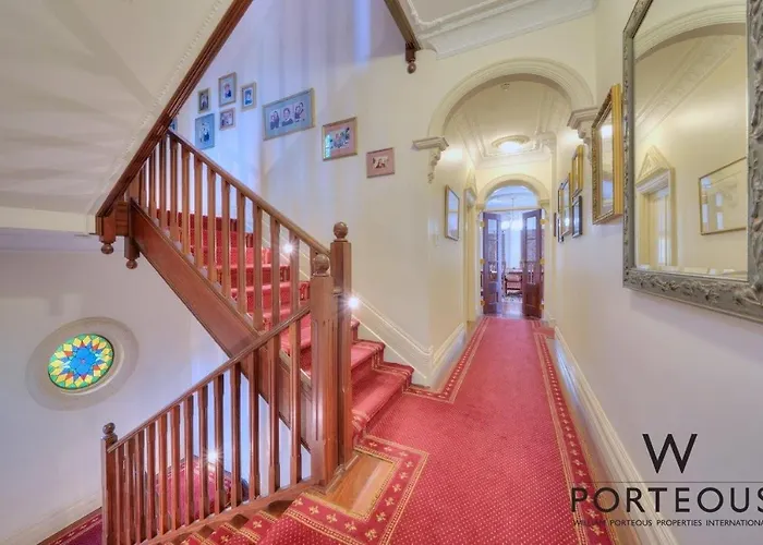 City Heart Living-A Near New Federation Style House In The Heart Of Perth City