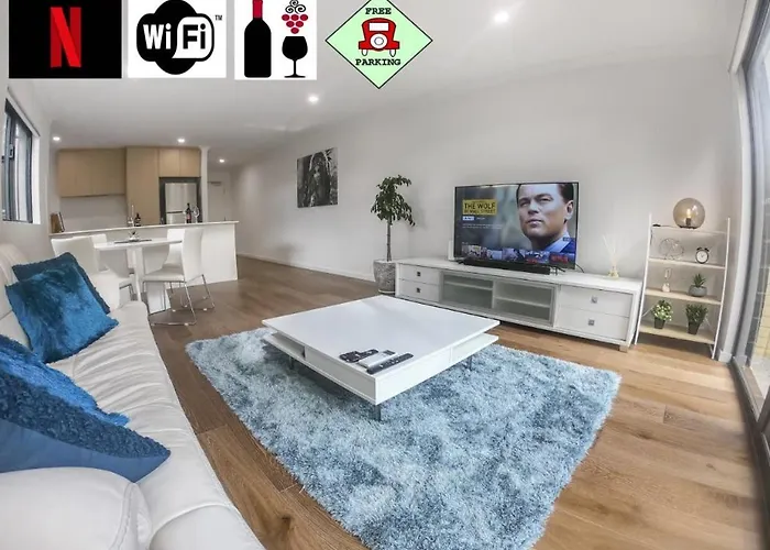 1 Bdrm Close Airport/Shops, Wifi, Netflix, Parking