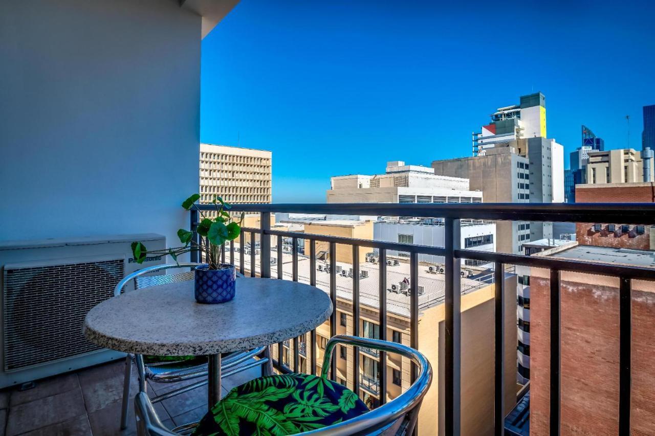 901 Inner City Zen Balcony Views 1br Cbd Apartment