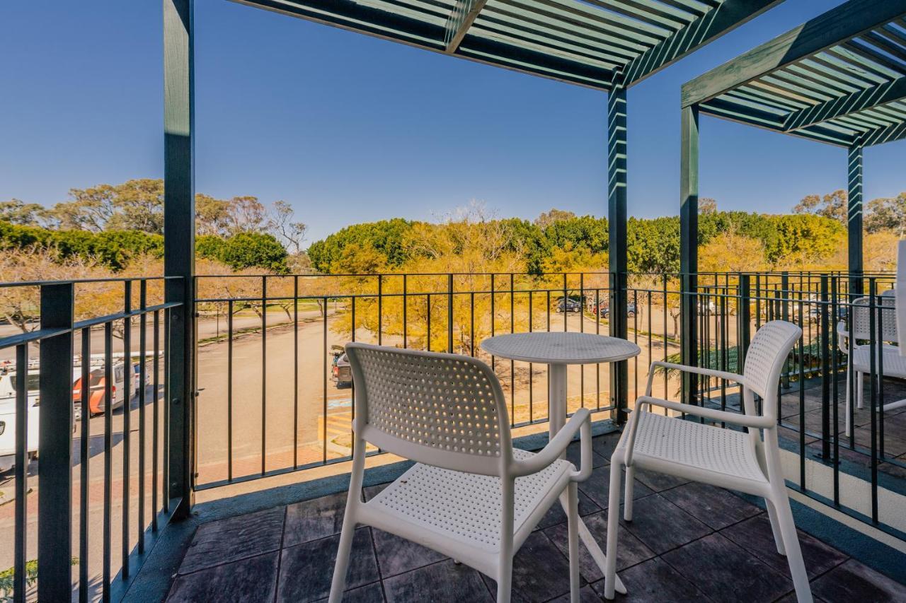 Joondalup 4*