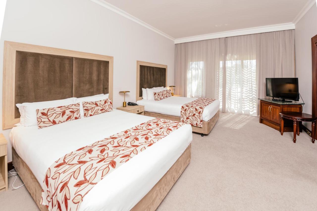 Joondalup 4*