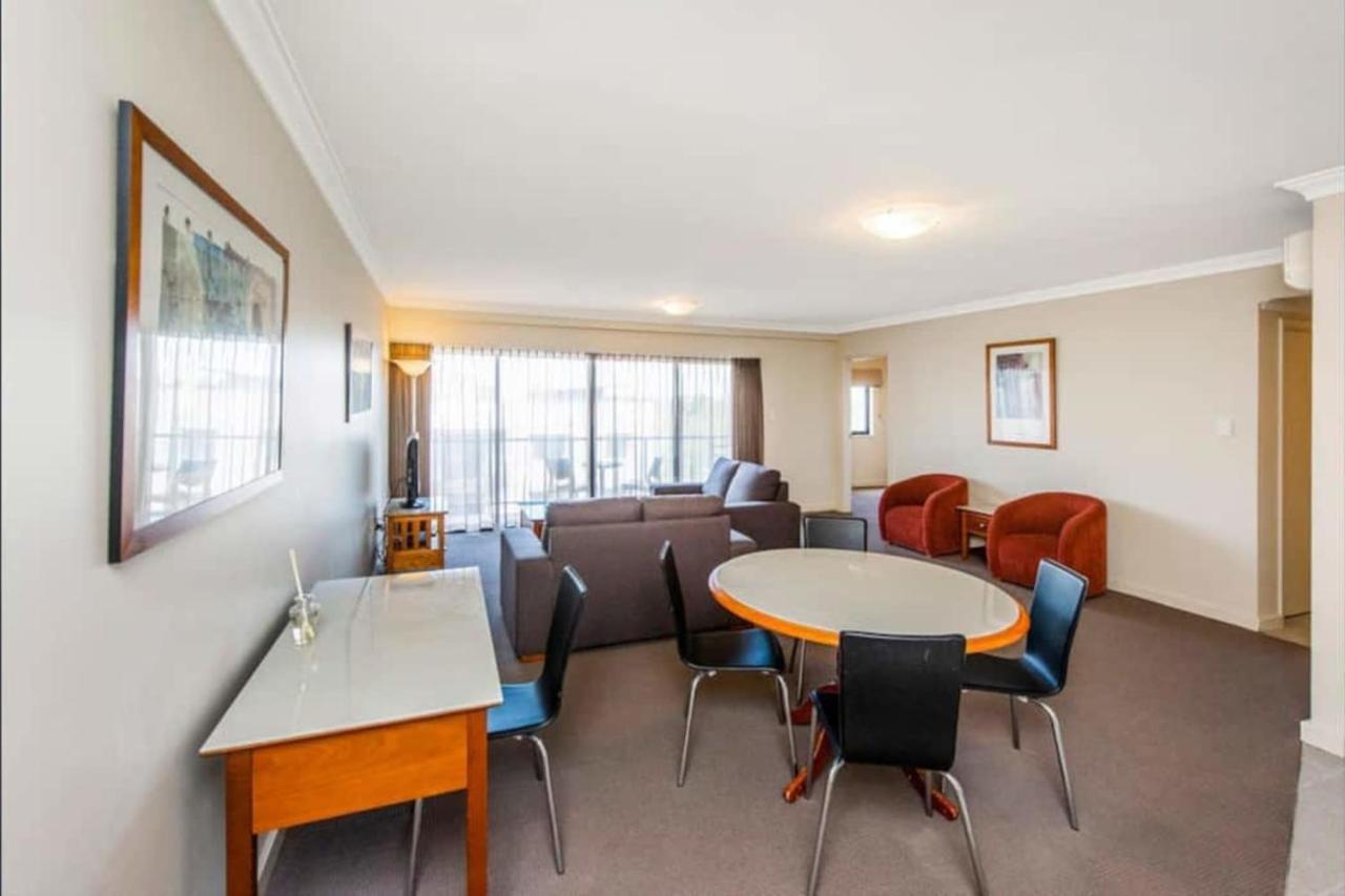 Conveniently Located 2 Bedroom In The Cbd Apartment Perth