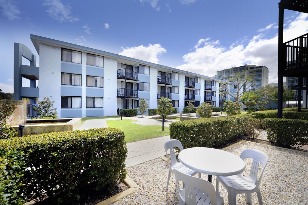 Lodestar Waterside Aparthotel